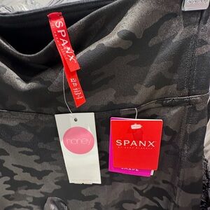 SPANX Black and Gray Camo Leggings